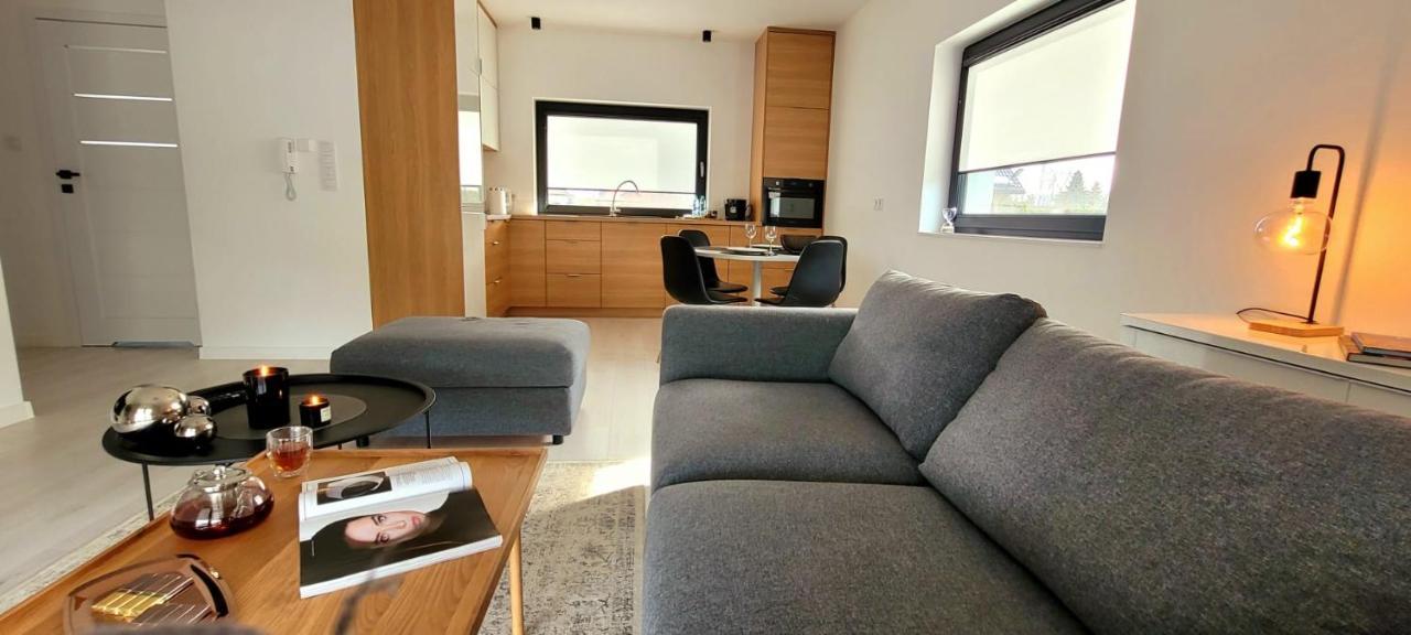 Bast 17: Spacious Mandoria Stay with Parking and Terrace Lodz  Exterior photo