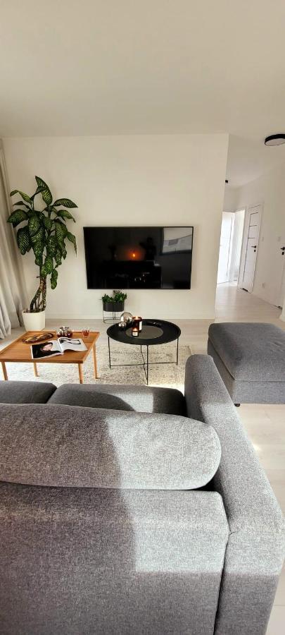 Bast 17: Spacious Mandoria Stay with Parking and Terrace Lodz  Exterior photo