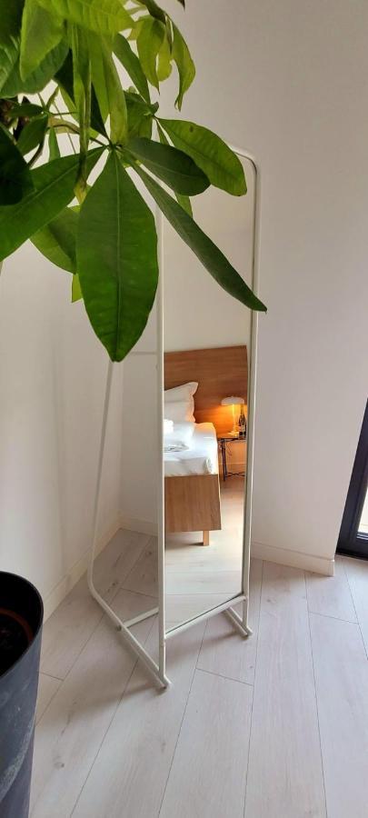 Bast 17: Spacious Mandoria Stay with Parking and Terrace Lodz  Exterior photo