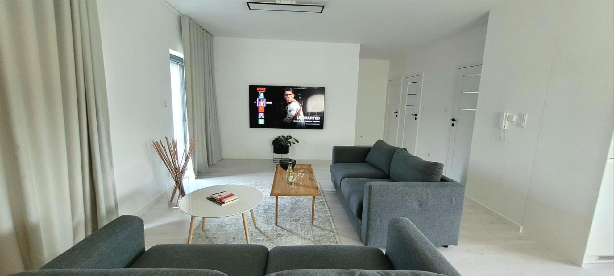 Bast 17: Spacious Mandoria Stay with Parking and Terrace Lodz  Exterior photo