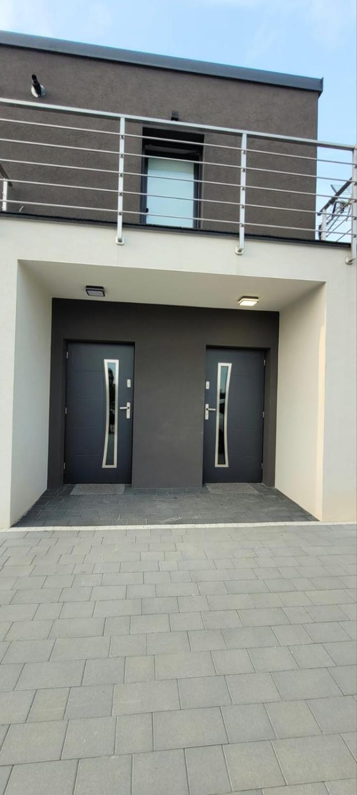 Bast 17: Spacious Mandoria Stay with Parking and Terrace Lodz  Exterior photo