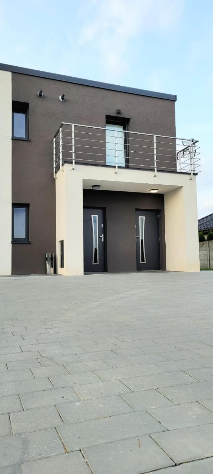 Bast 17: Spacious Mandoria Stay with Parking and Terrace Lodz  Exterior photo