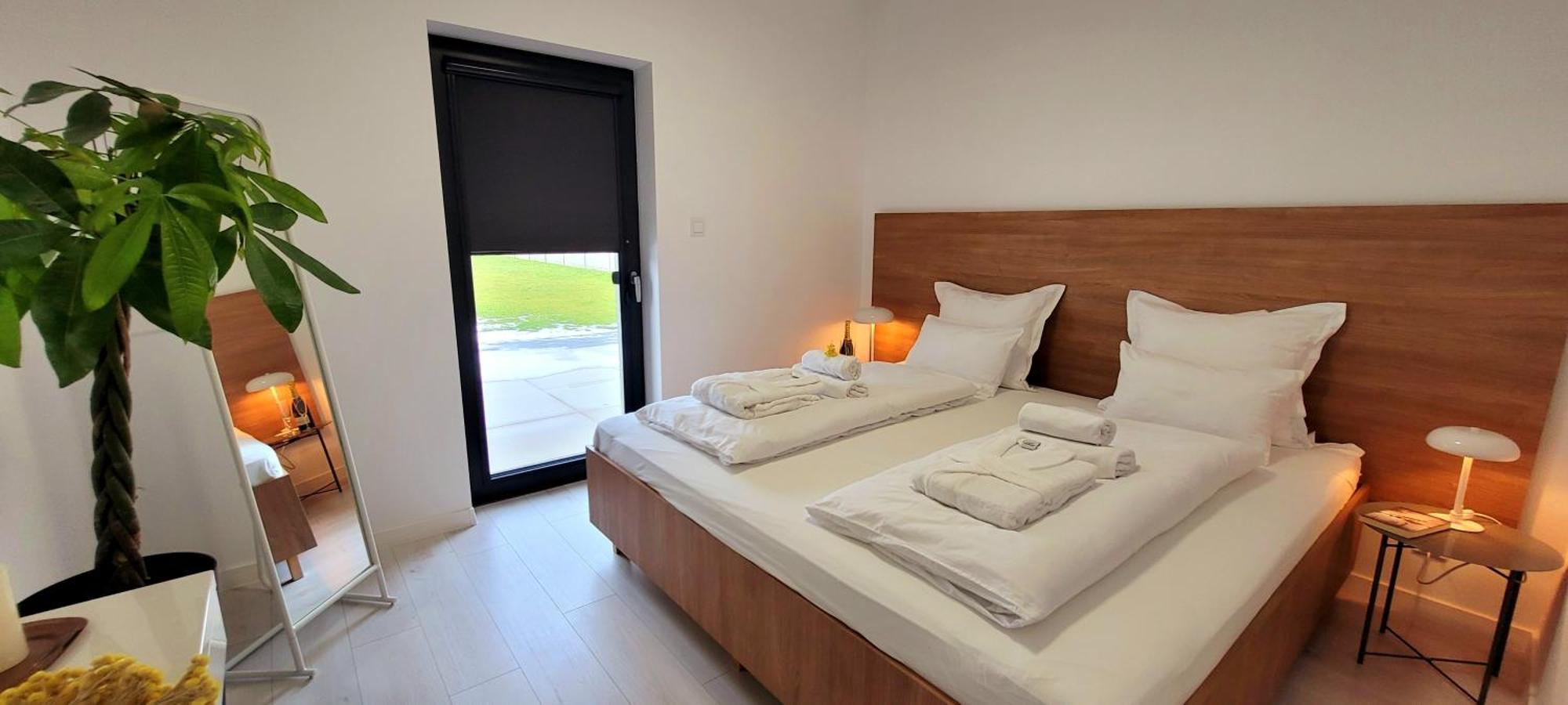 Bast 17: Spacious Mandoria Stay with Parking and Terrace Lodz  Exterior photo
